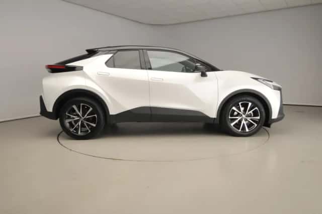 Toyota C-HR (2024) thumbnail 4