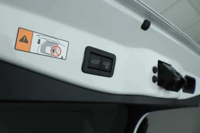 Toyota C-HR (2024) thumbnail 33