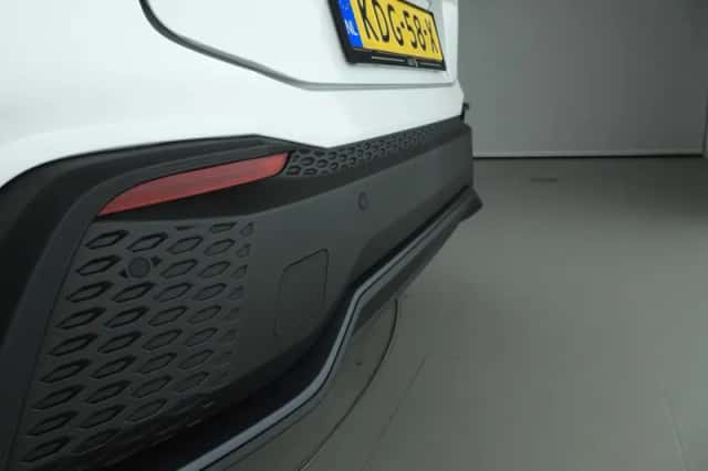 Toyota C-HR (2024) thumbnail 36