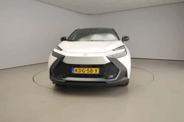 Toyota C-HR (2024) thumbnail 5