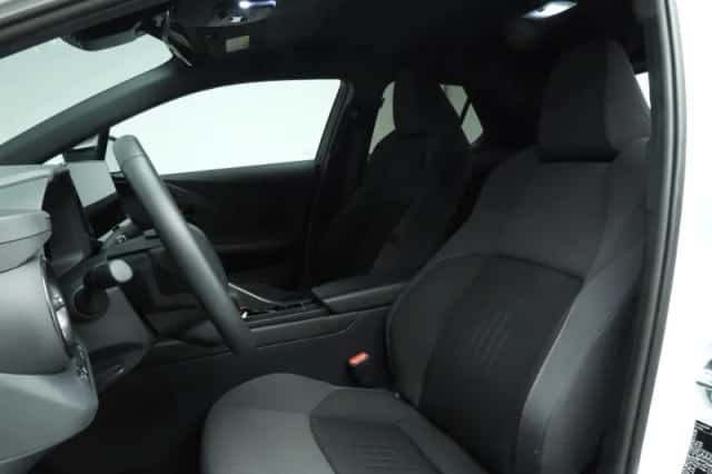 Toyota C-HR (2024) thumbnail 7