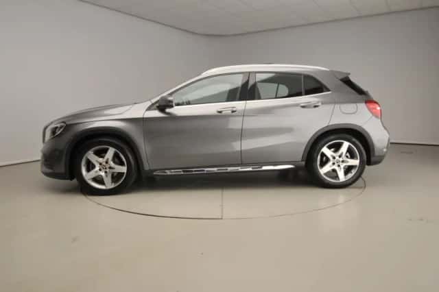 Mercedes-Benz GLA (2019) thumbnail 4