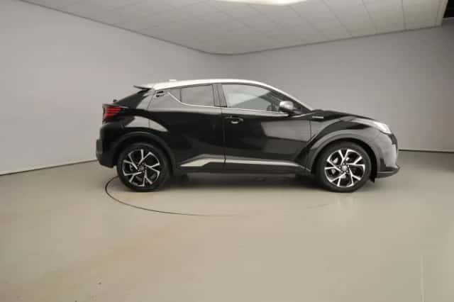 Toyota C-HR (2019) thumbnail 4