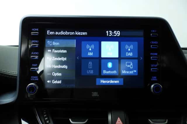 Toyota C-HR (2019) thumbnail 33