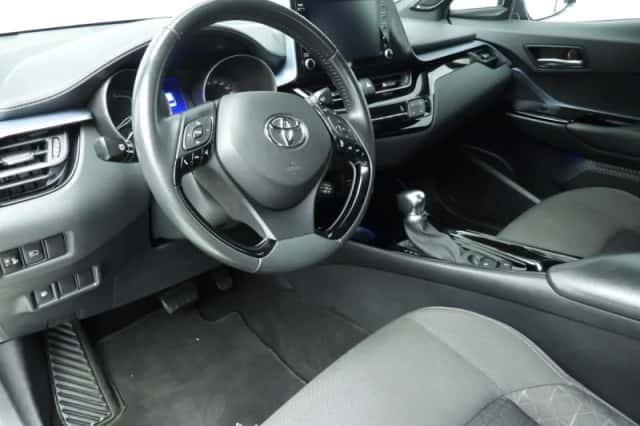 Toyota C-HR (2019) thumbnail 6