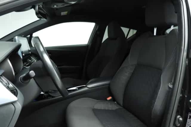 Toyota C-HR (2019) thumbnail 7
