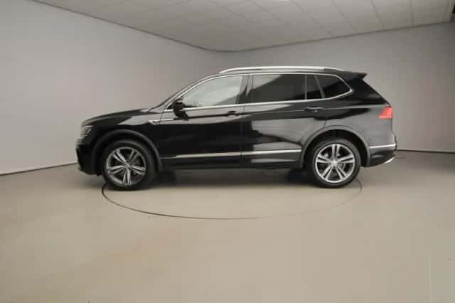 Volkswagen Tiguan (2021) thumbnail 2