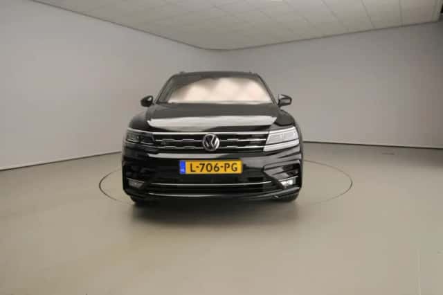 Volkswagen Tiguan (2021) thumbnail 5