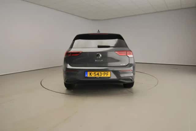 Volkswagen Golf (2021) thumbnail 3