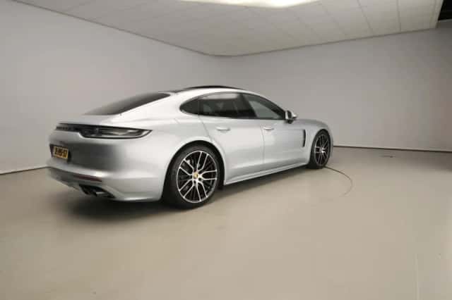 Porsche Panamera (2024) thumbnail 2