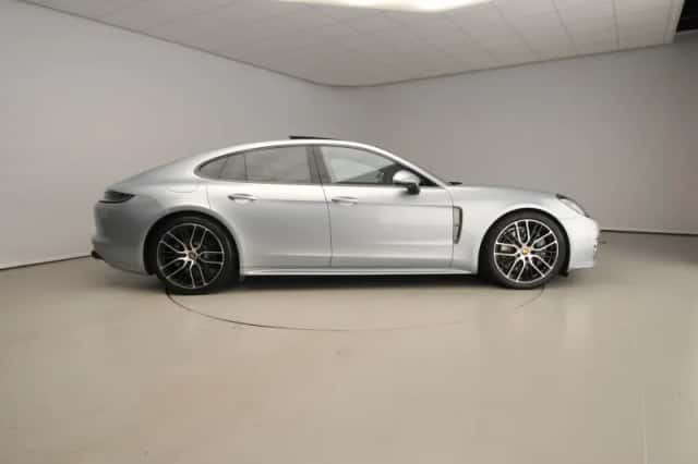 Porsche Panamera (2024) thumbnail 3