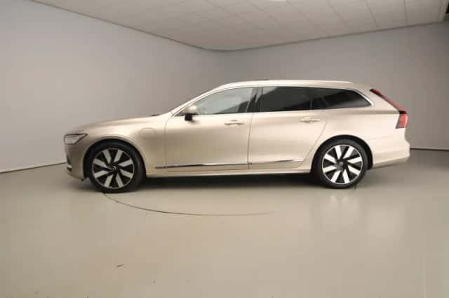 Volvo V90 (2023) thumbnail 2
