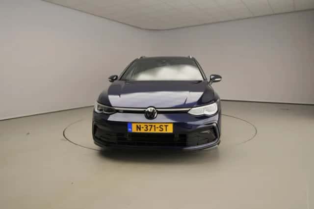 Volkswagen Golf (2022) thumbnail 4