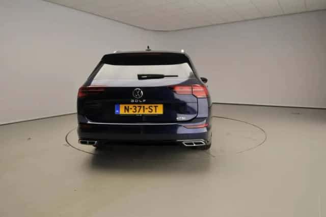 Volkswagen Golf (2022) thumbnail 5