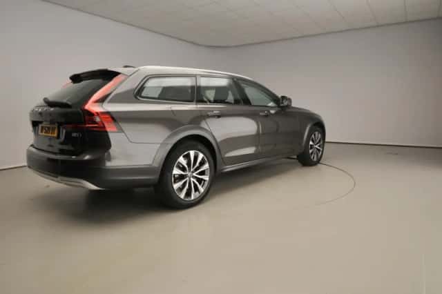 Volvo V90 (2021) thumbnail 2