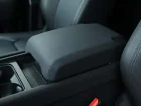 Land Rover Defender (2022) thumbnail 16