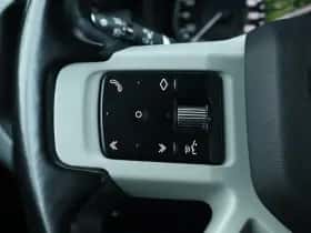 Land Rover Defender (2022) thumbnail 18