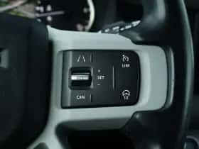 Land Rover Defender (2022) thumbnail 19