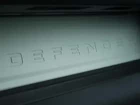 Land Rover Defender (2022) thumbnail 32