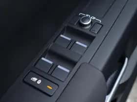 Land Rover Defender (2022) thumbnail 33
