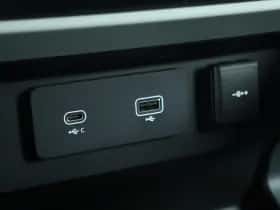 Land Rover Defender (2022) thumbnail 34