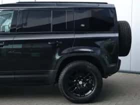 Land Rover Defender (2022) thumbnail 6