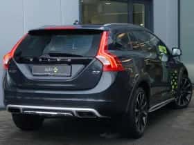 Volvo V60 (2018) thumbnail 2