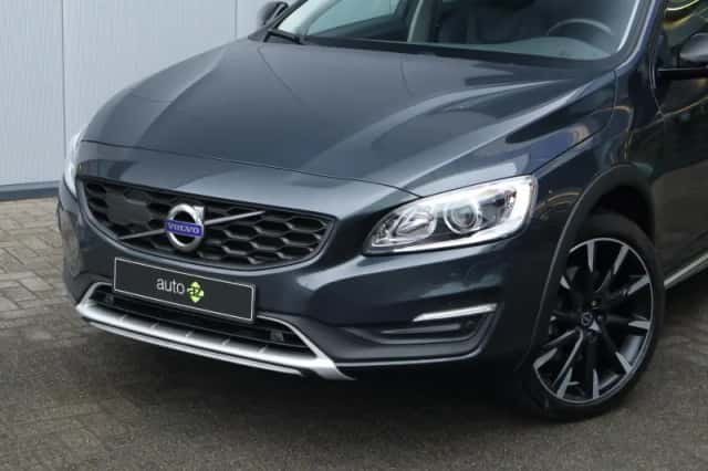Volvo V60 (2018) thumbnail 3