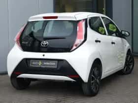 Toyota Aygo (2017) thumbnail 2
