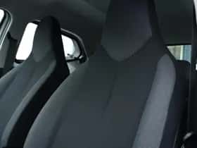 Toyota Aygo (2017) thumbnail 12