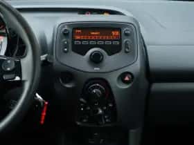 Toyota Aygo (2017) thumbnail 25