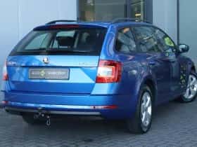 Škoda Octavia (2019) thumbnail 2