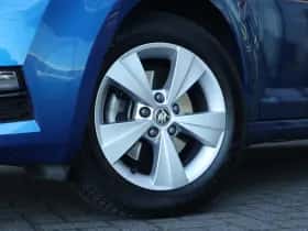 Škoda Octavia (2019) thumbnail 4