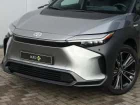 Toyota bZ4X (2023) thumbnail 4