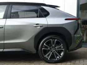 Toyota bZ4X (2023) thumbnail 6
