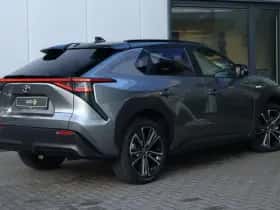 Toyota bZ4X (2023) thumbnail 8