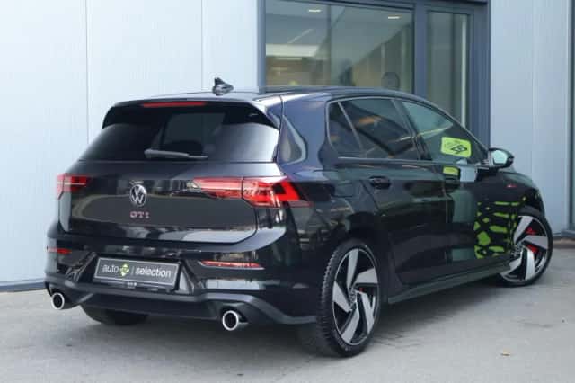 Volkswagen Golf (2021) thumbnail 2