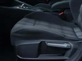 Volkswagen Golf (2021) thumbnail 11
