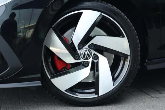 Volkswagen Golf (2021) thumbnail 6