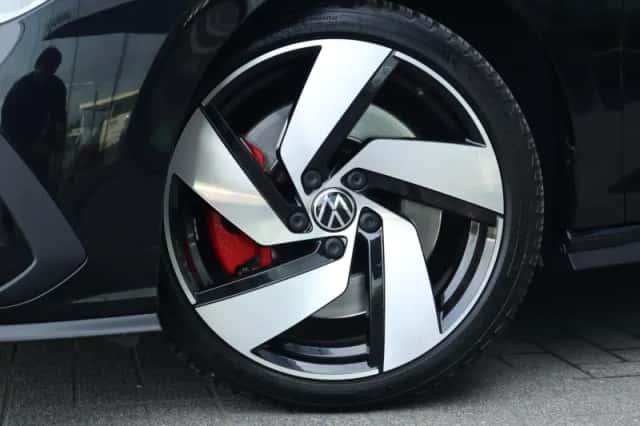Volkswagen Golf (2021) thumbnail 6