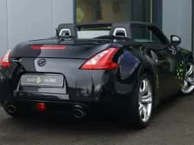 Nissan 370Z (2011) thumbnail 2