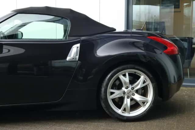 Nissan 370Z (2011) thumbnail 5