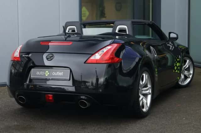 Nissan 370Z (2011) thumbnail 2