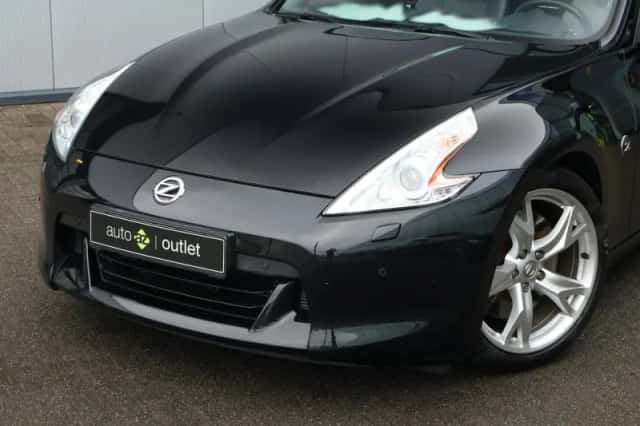 Nissan 370Z (2011) thumbnail 3