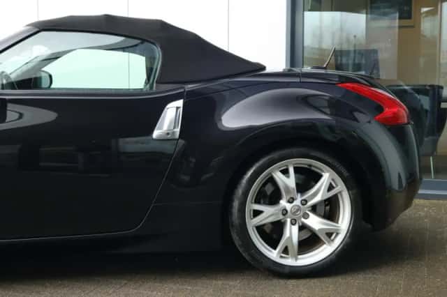 Nissan 370Z (2011) thumbnail 5