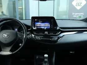 Toyota C-HR (2017) thumbnail 12