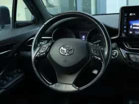 Toyota C-HR (2017) thumbnail 13