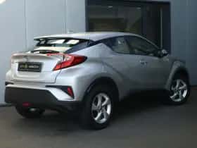 Toyota C-HR (2017) thumbnail 4