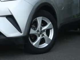 Toyota C-HR (2017) thumbnail 5