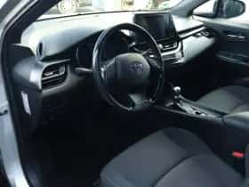 Toyota C-HR (2017) thumbnail 8